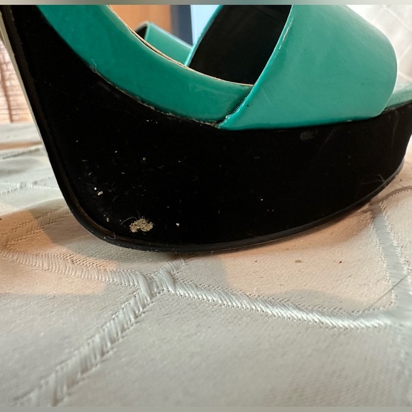 Le Chateau Black/Teal Platform Strappy Sandals, size 8.5 - Picture 14 of 14